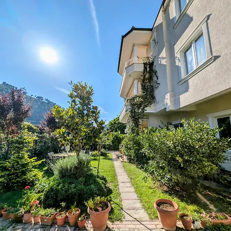 With Garden & Balcony * בראט