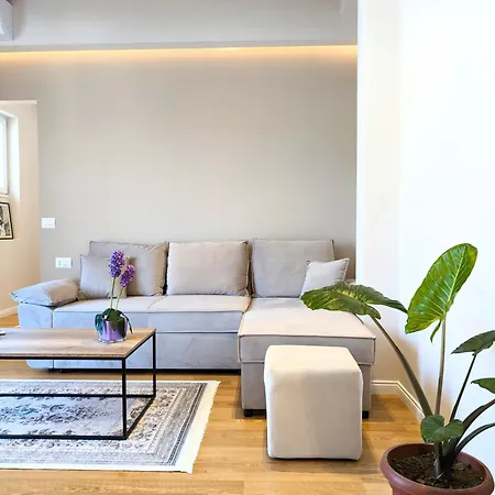 With Garden & Balcony * בראט