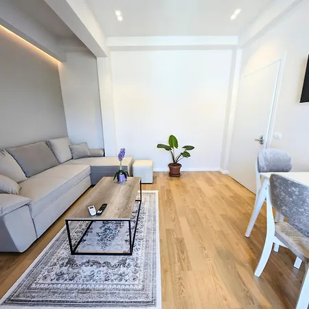 With Garden & Balcony Apartment Berat