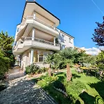 With Garden & Balcony Appartement