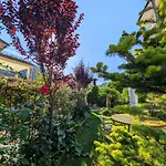 With Garden & Balcony Appartement Berat