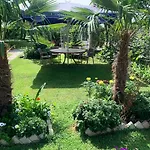 With Garden & Balcony Appartement Berat