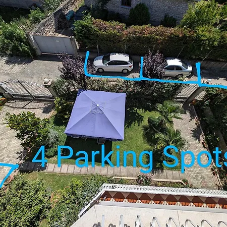With Garden & Balcony * בראט