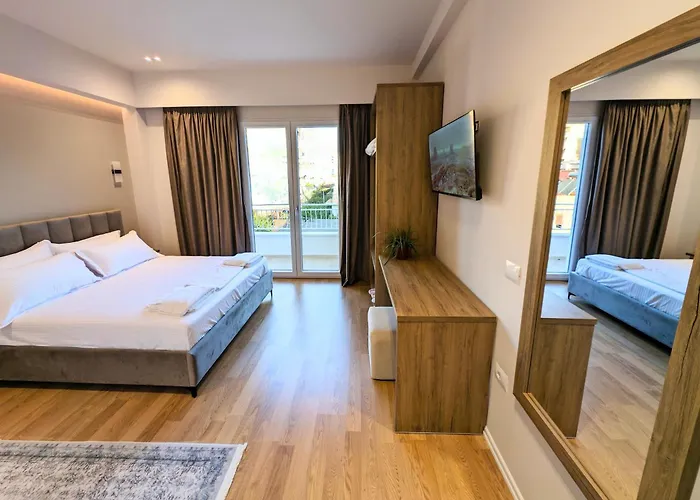 Daire With Garden & Balcony